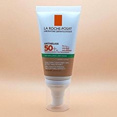 Kopen LA ROCHE-POSAY Anthelios UVmune 400 OIL CONTROL Gel-Cream SPF50+ MET KLEUR Anti-Glans 50 ml Door 13,50€