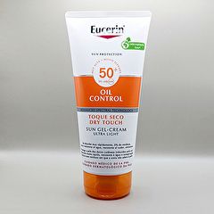 Comprare Eucerin Crema-Gel Solare Controllo Olio Dry Touch Spf50 200 ml Di 10,92€