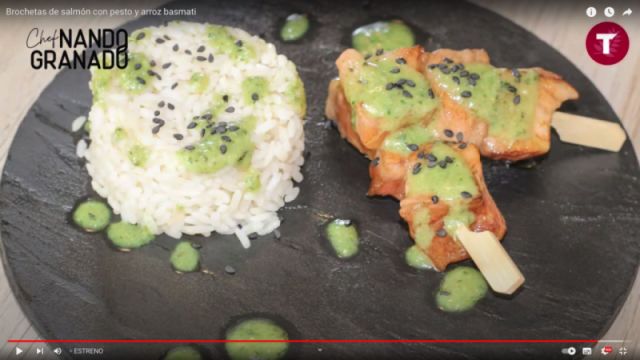 Preparación / Pasos Brochetas de salmón con pesto y arroz basmati - Paso 1) Eliminar la parte más grasa